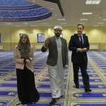 David Cameron: Kresťania by sa mali spojiť so svojimi bratmi moslimami 