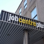 90% úradov práce v Británii (jobcentres) ponúka od dnes Universal Credit