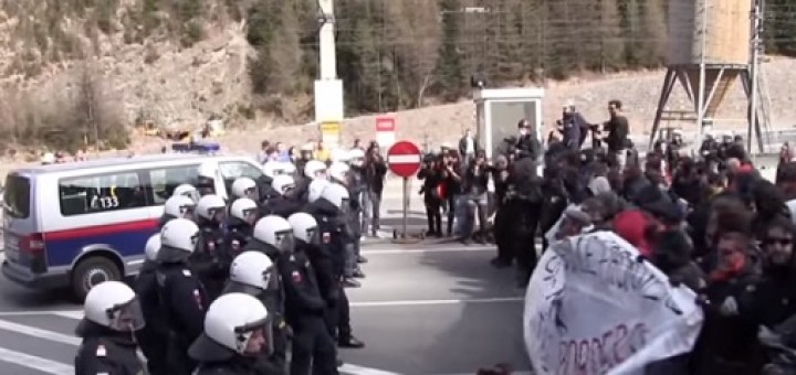 policia-rakusko-demonstracia