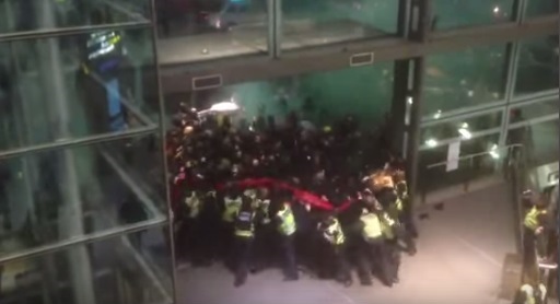 stret-policai-demonstranti